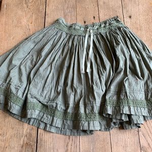 Beautiful olive green girls Gap skirt size 10.